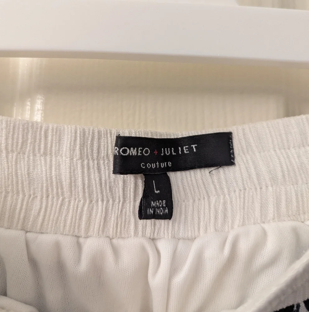 White Printed Patterned Shorts - Picture 3 of 3